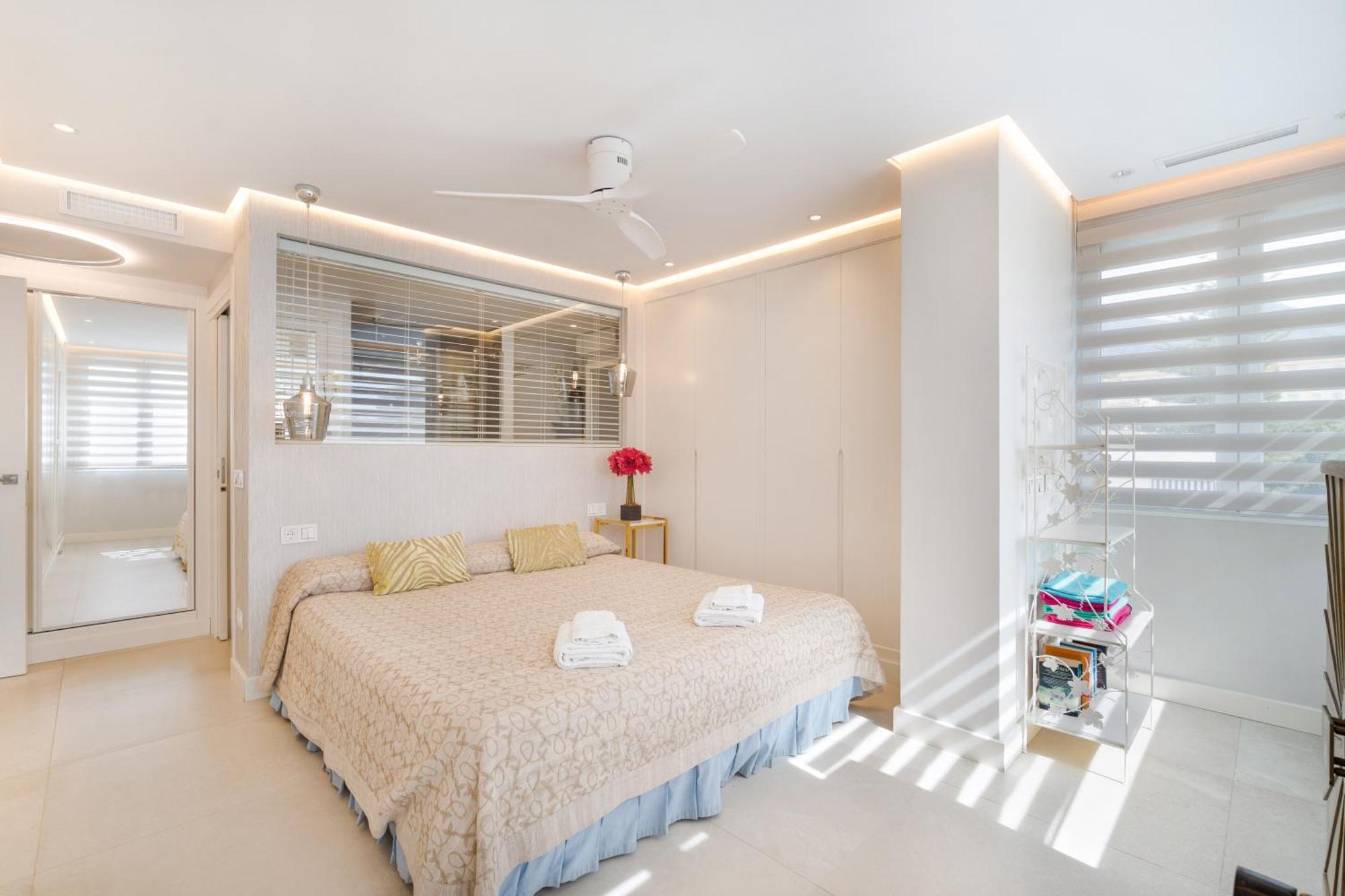 Elegant Marbella Beachside Exterior photo